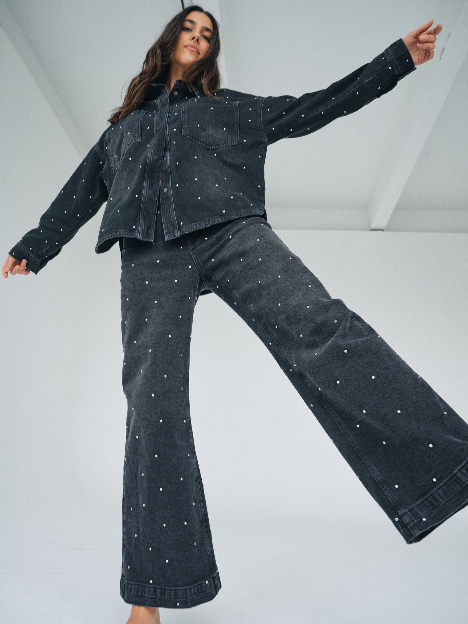 Modelshot / Dark Grey Denim / Detail